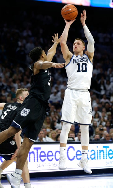 DiVincenzo helps No. 1 Villanova rally past Butler